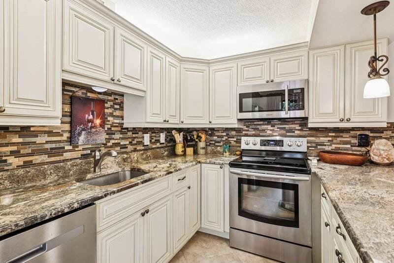 7 Atrium Circle D — photo 2