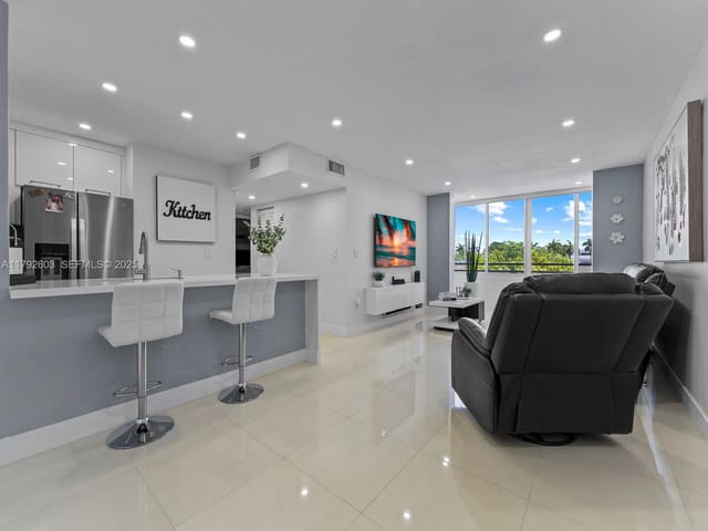 11715 SW 18th Street 304, Miami, FL 33175