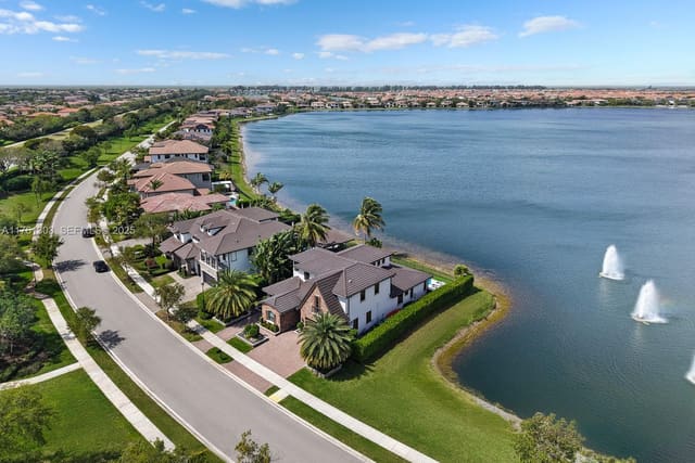 11001 W Watercrest W Circle, Parkland, FL 33076