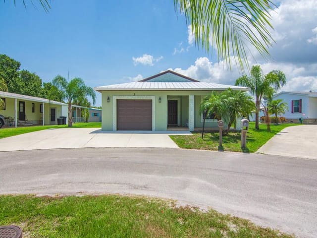 3 Grande Camino Court, sold in Spanish Lakes Country Club, Fort Pierce, FL
