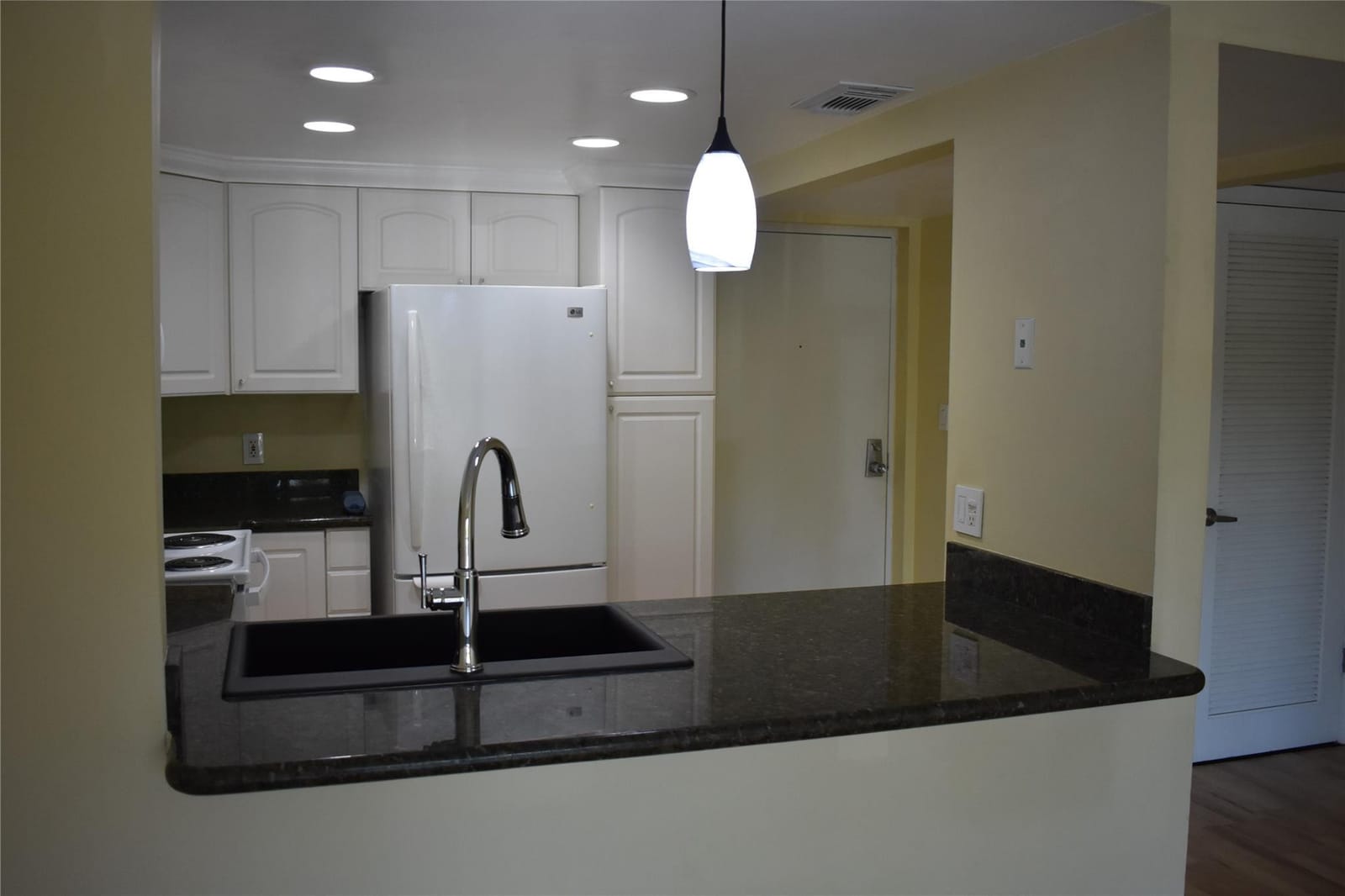 1000 River Reach Drive 215 — photo 4
