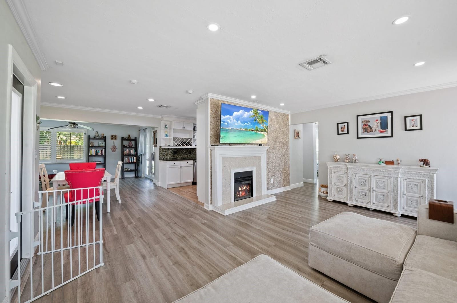 733 NW 28th Street, Wilton Manors, FL 33311 photo 2