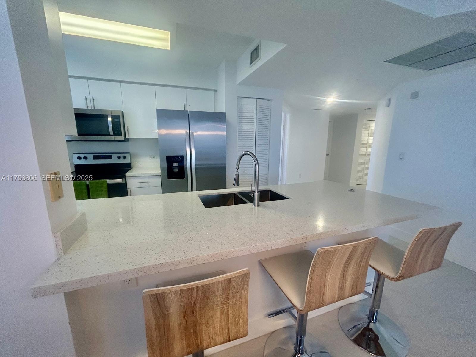 19501 W Country Club Drive 709, Aventura, FL 33180 photo 3