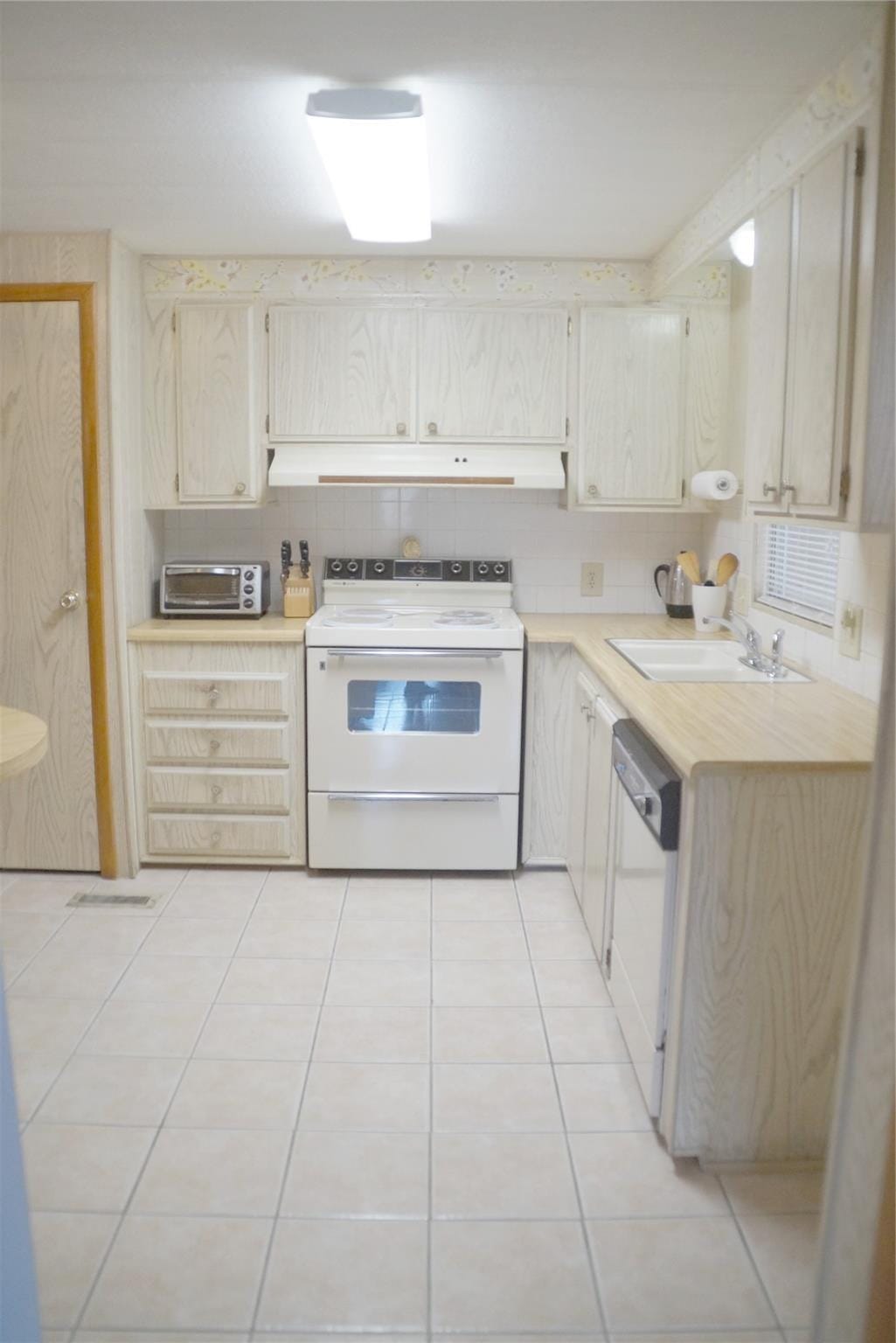 5280 SW 23rd Avenue, Fort Lauderdale, FL 33312 photo 13