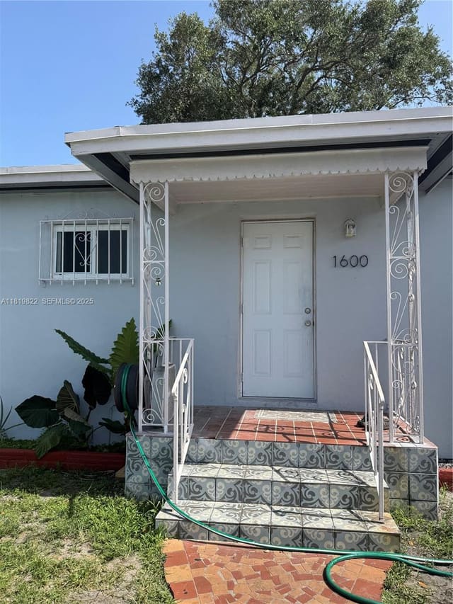 1600 NW 153rd Street, sold in Rainbow Gardens, Miami Gardens, FL