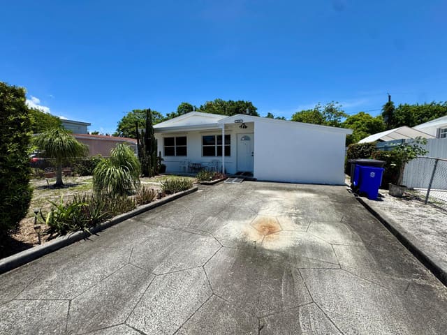 430 Barnett Street, sold in Woodlawn, West Palm Beach, FL