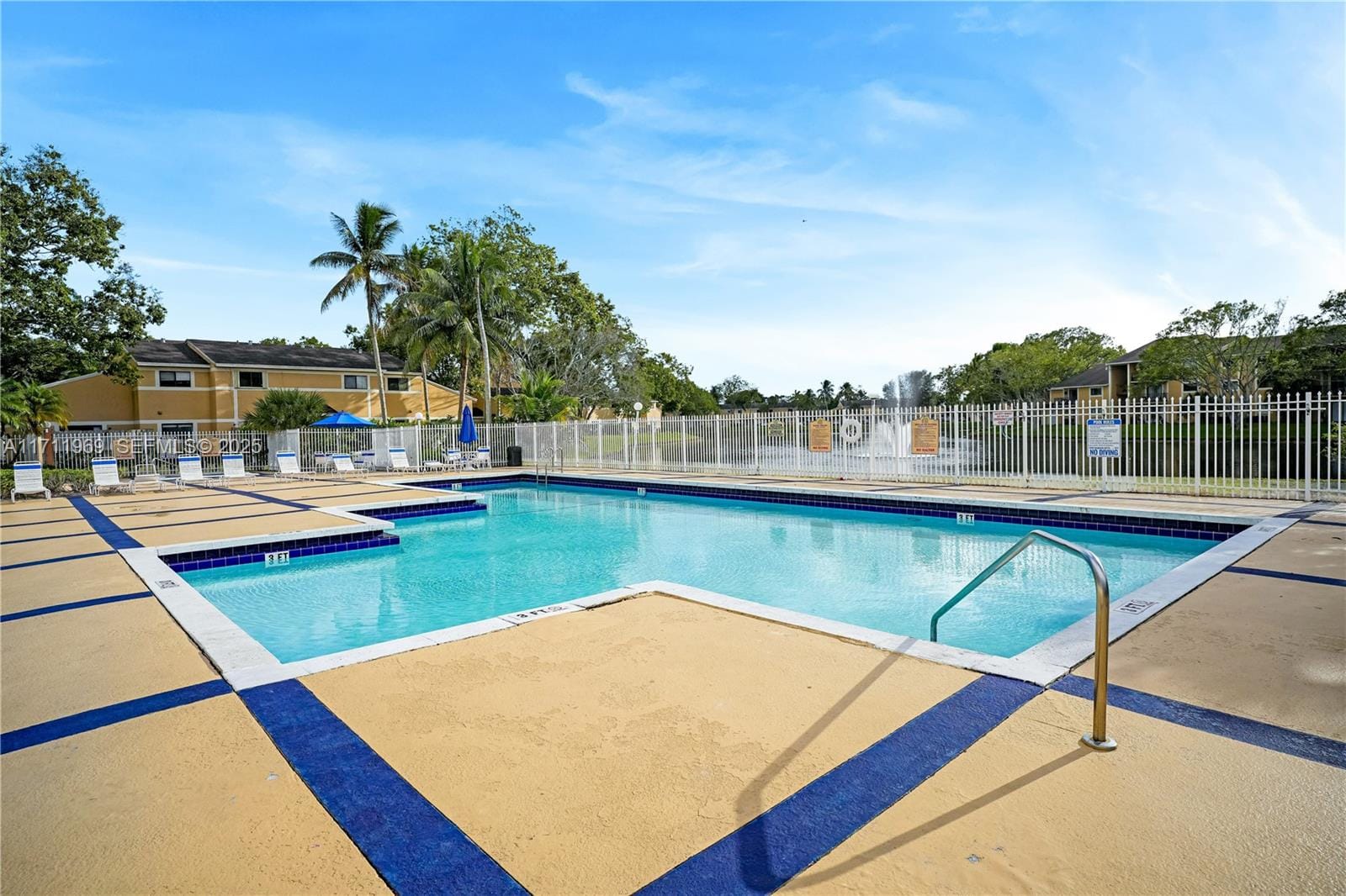 200 W Palm W Circle 203, Pembroke Pines, FL 33025 photo 16