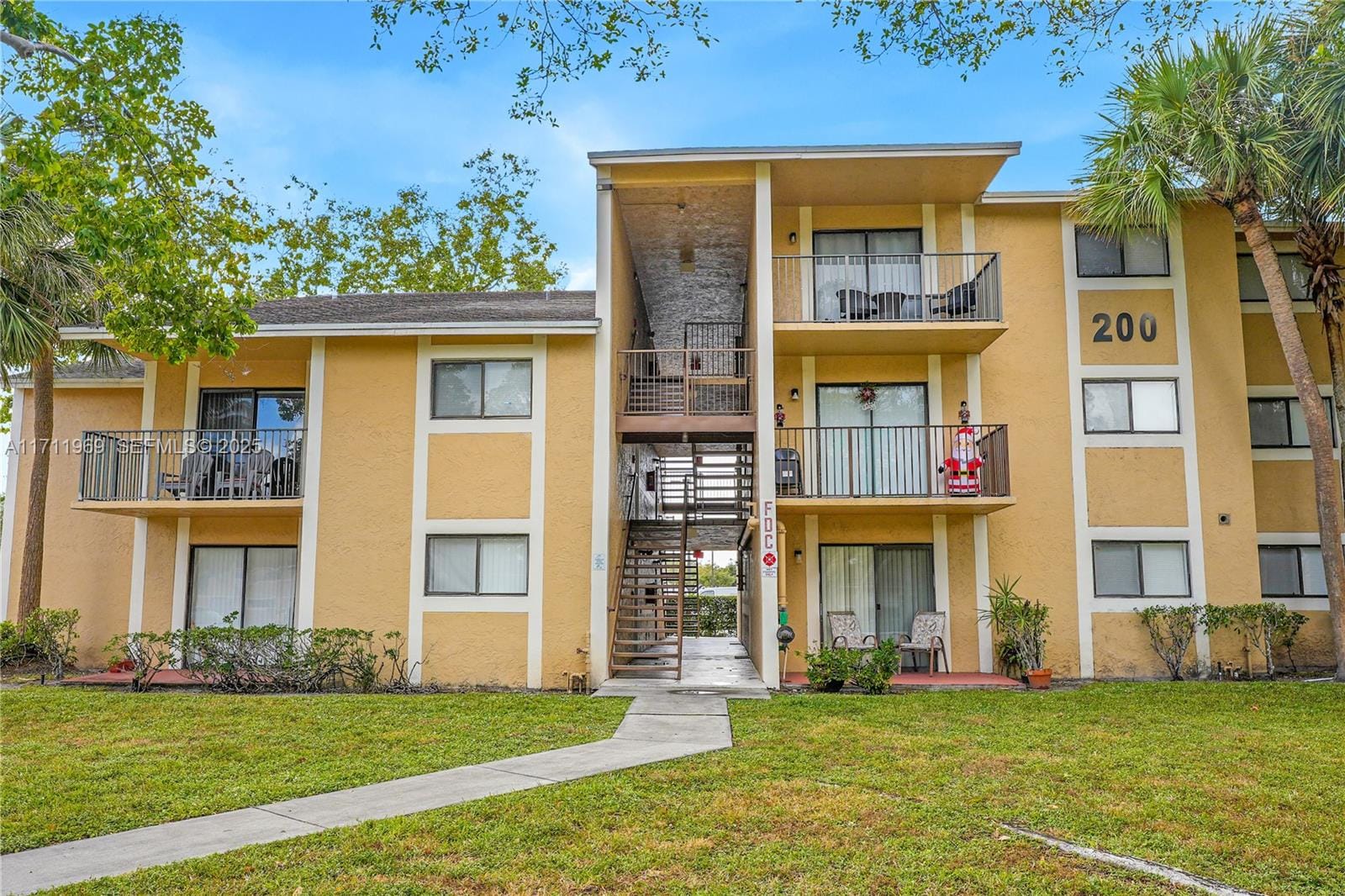 200 W Palm W Circle 203, Pembroke Pines, FL 33025 photo 21