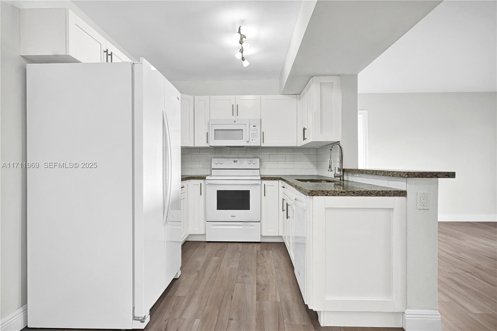 200 W Palm W Circle 203, Pembroke Pines, FL 33025 photo 4