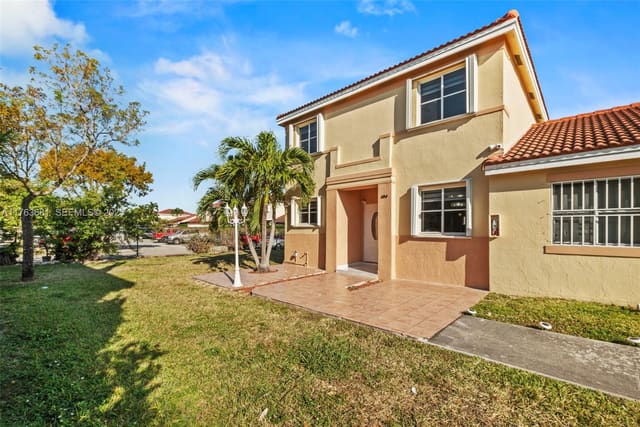240 NW 114th Avenue 1-104, Sweetwater, FL 33172