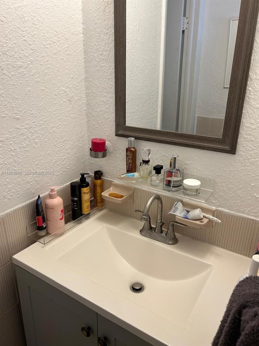 250 180th Drive 108 — photo 7