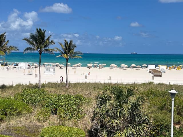 100 Lincoln Road 1209, sold in The Decoplage Condo, Miami Beach, FL