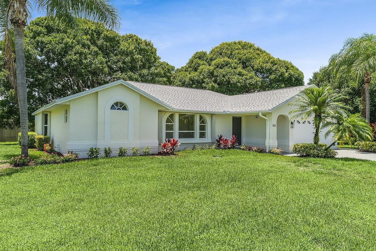 1812 NE Crabtree Lane, Jensen Beach, FL 34957
