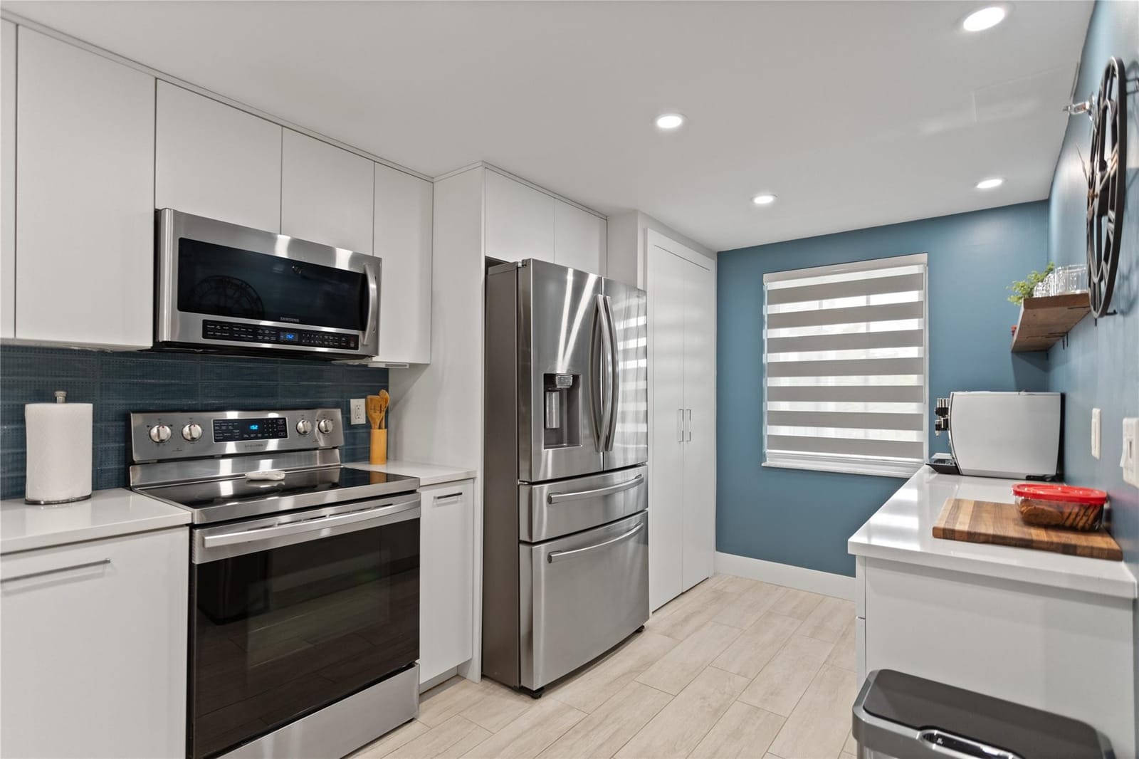 4015 W Palm Aire Drive 305 — photo 2