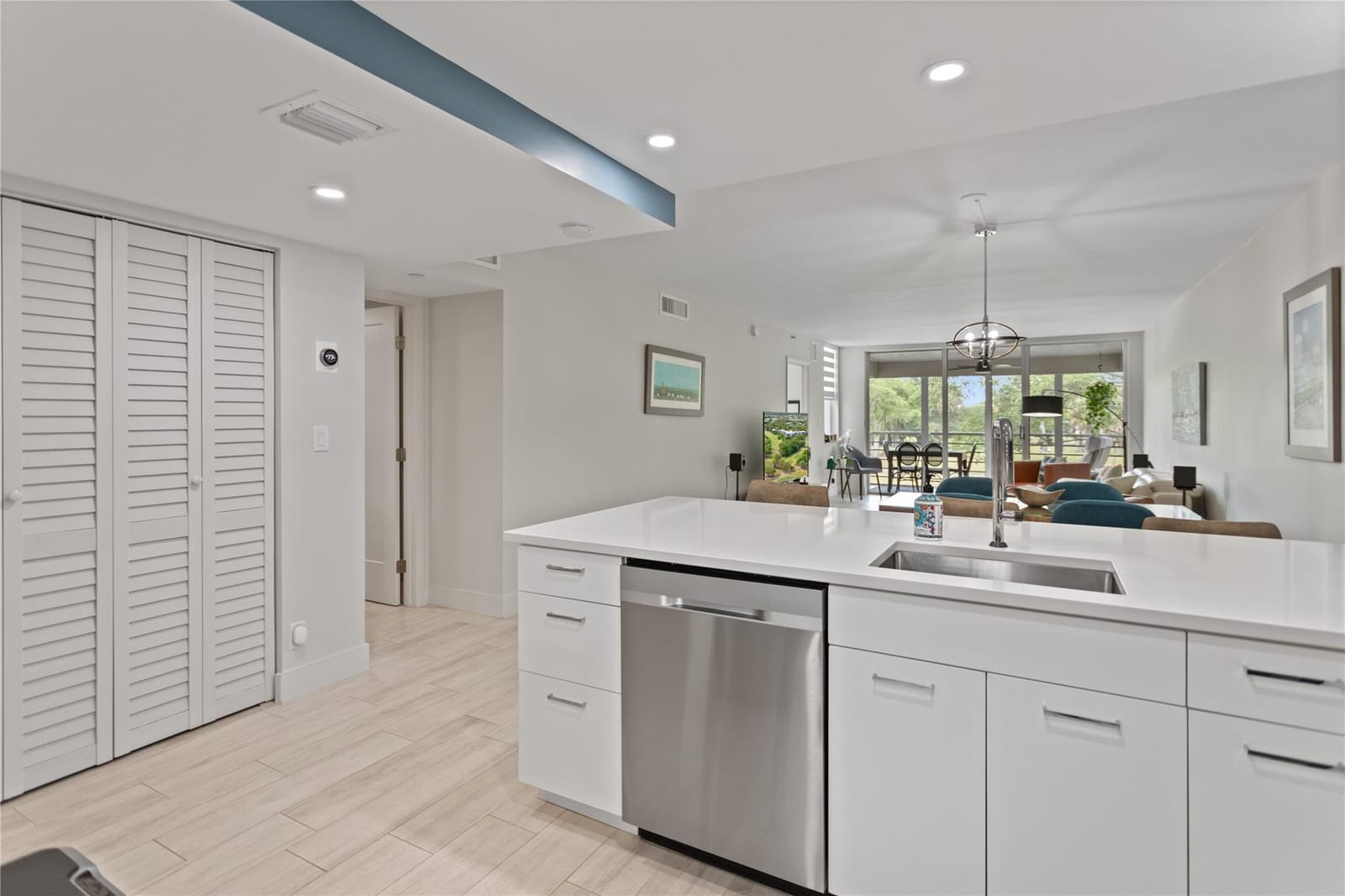 4015 W Palm Aire Drive 305 — photo 6