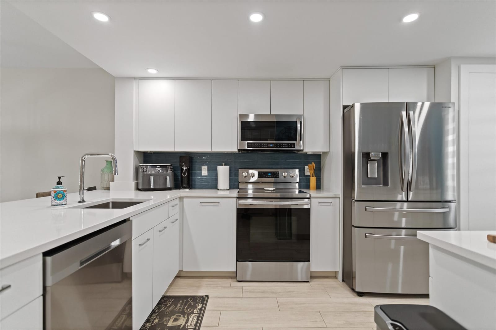 4015 W Palm Aire Drive 305 — photo 8