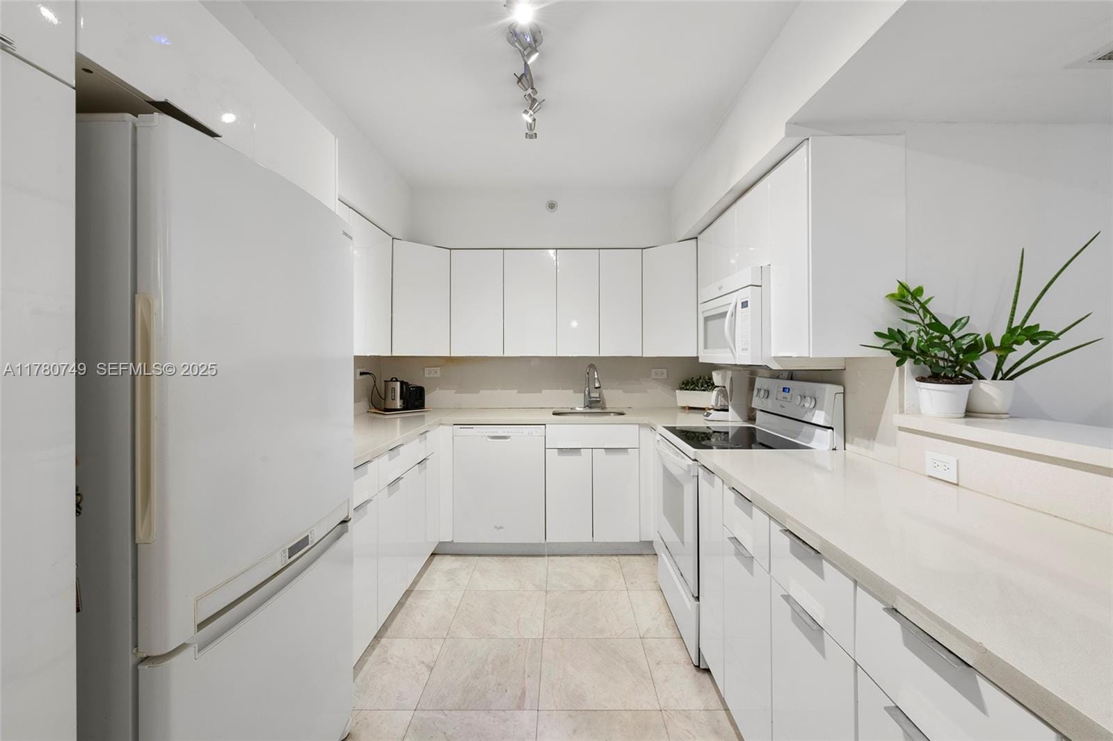 1500 Bay Road 668S, Miami Beach, FL 33139 photo 18