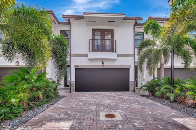 4444 E Aqua Bella Lane, sold in Aqua Bella, Dania Beach, FL
