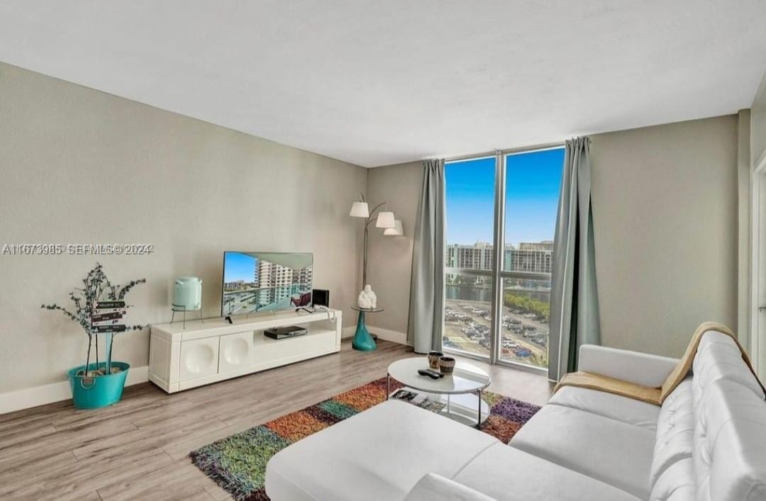 3801 S Ocean Drive 9W, Hollywood, FL 33019