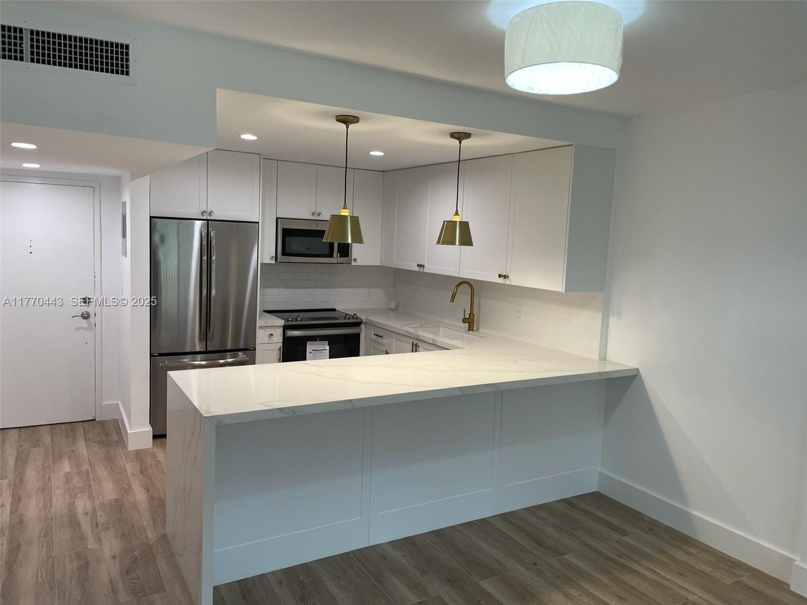 100 Edgewater Drive 101 — photo 2