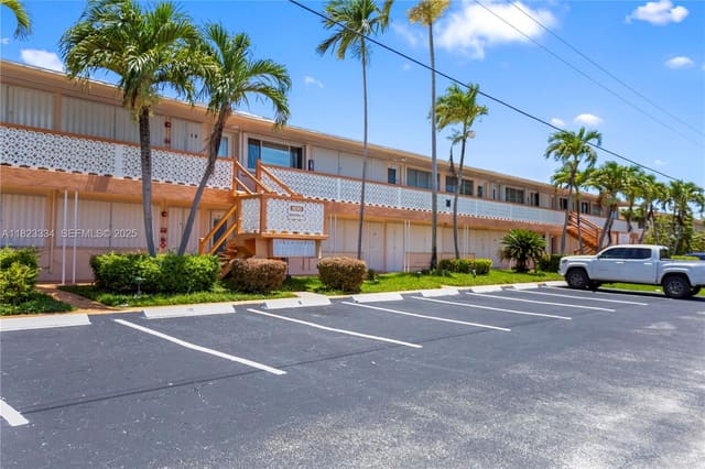 1030 SW 11th Street 8M, Hallandale Beach, FL 33009
