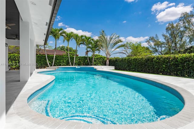 19601 E Saint Andrews Drive, Hialeah, FL 33015