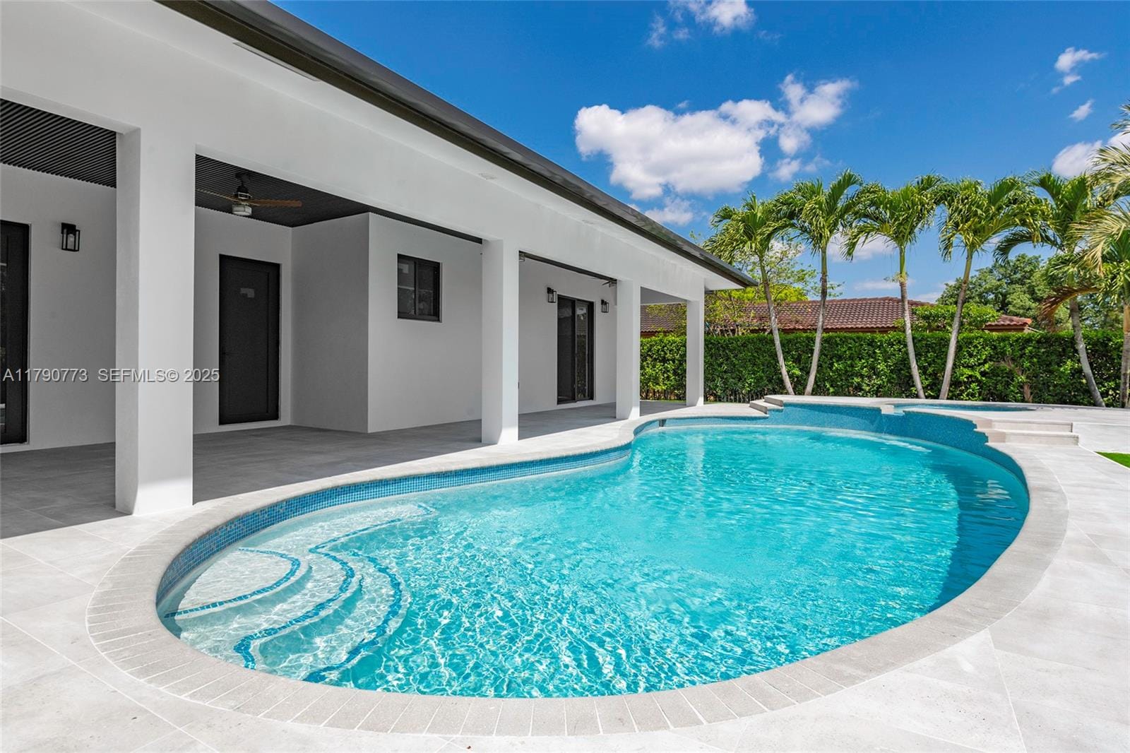 19601 E Saint Andrews Drive, Hialeah, FL 33015 photo 11