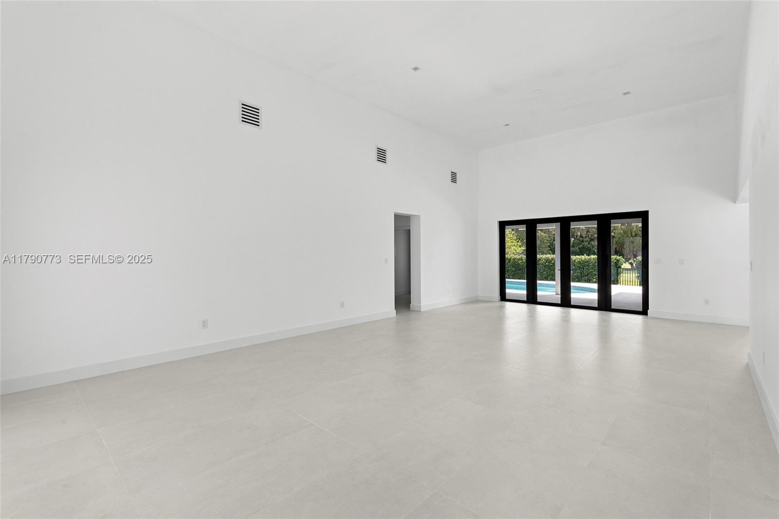 19601 E Saint Andrews Drive, Hialeah, FL 33015 photo 14