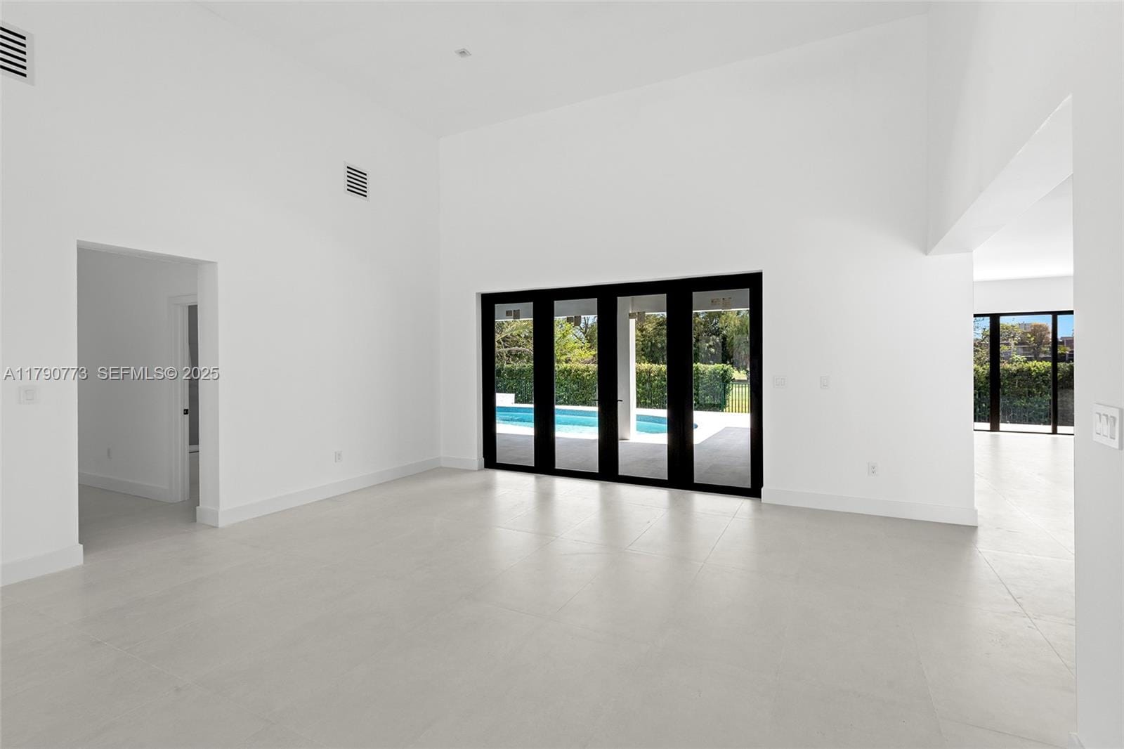19601 E Saint Andrews Drive, Hialeah, FL 33015 photo 18