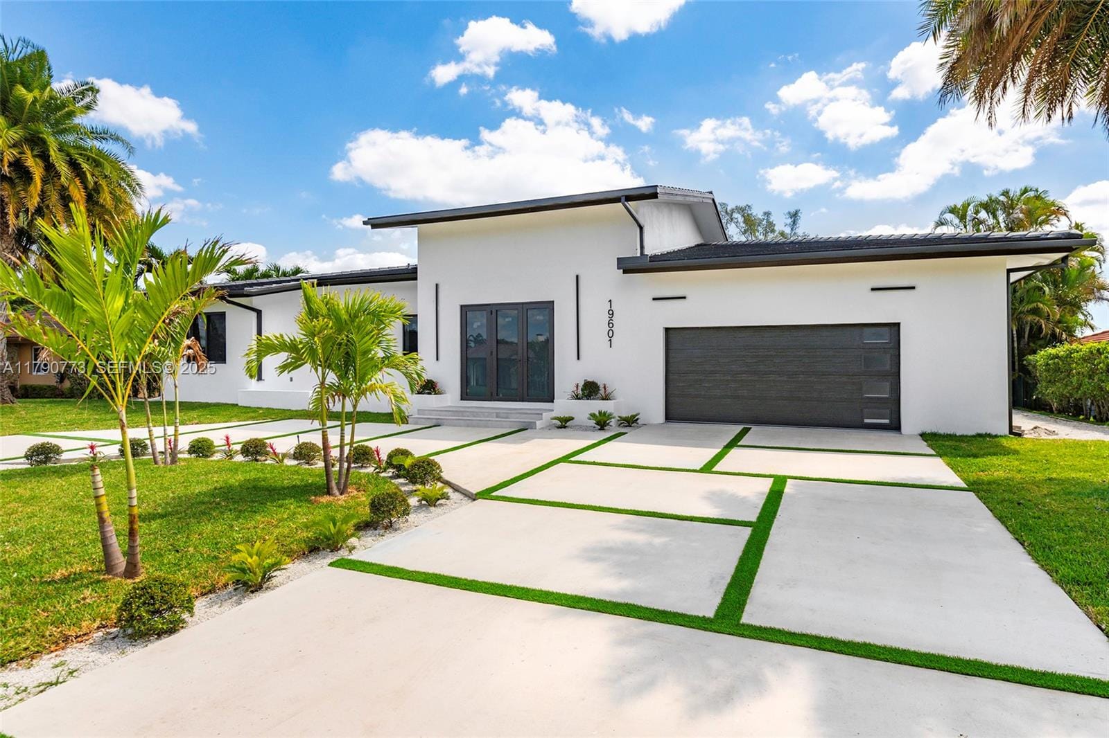 19601 E Saint Andrews Drive, Hialeah, FL 33015 photo 3