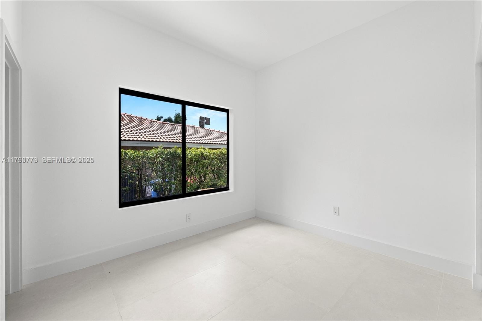 19601 E Saint Andrews Drive, Hialeah, FL 33015 photo 21