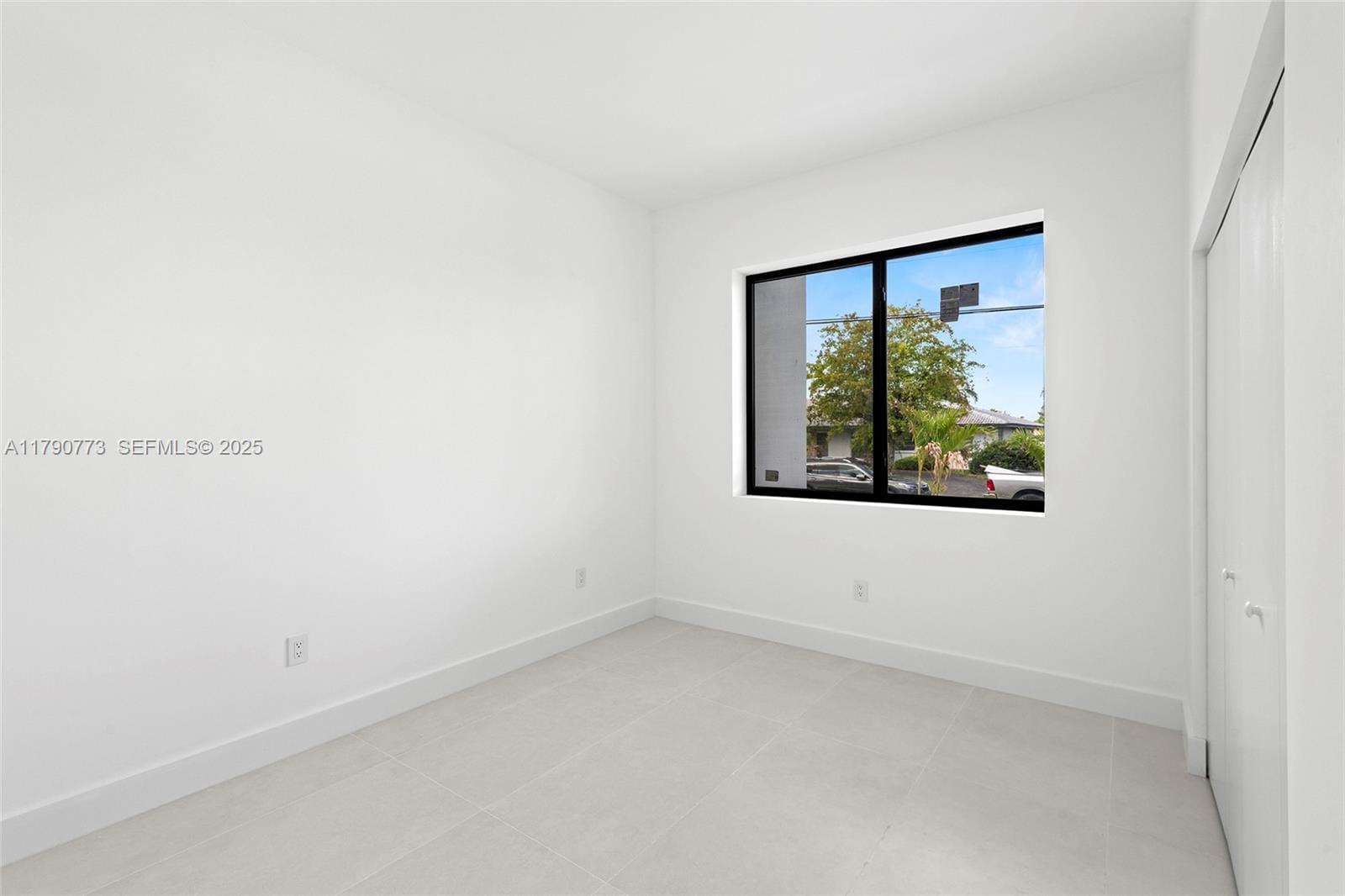 19601 E Saint Andrews Drive, Hialeah, FL 33015 photo 25