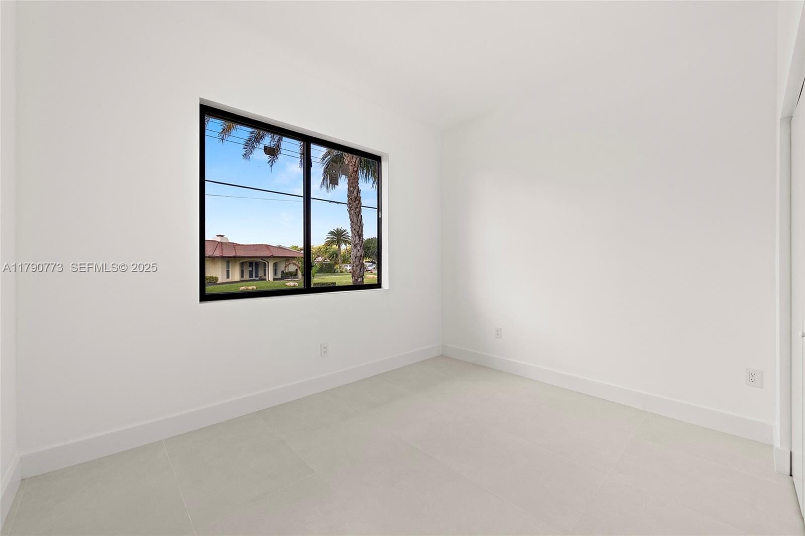 19601 E Saint Andrews Drive, Hialeah, FL 33015 photo 28