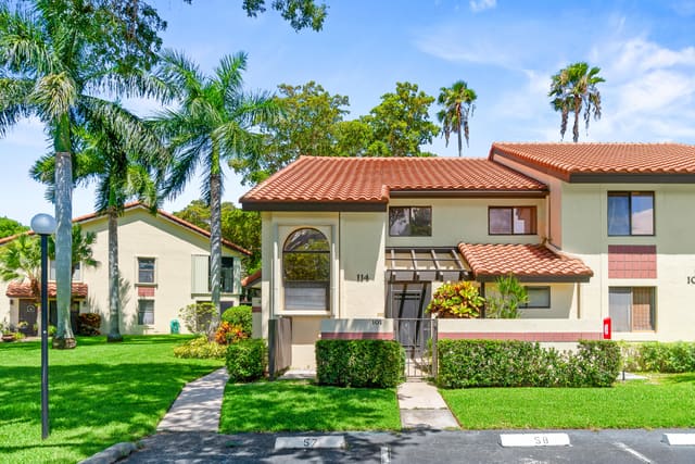 10263 N Circle Lake Drive 201, Boynton Beach, FL 33437