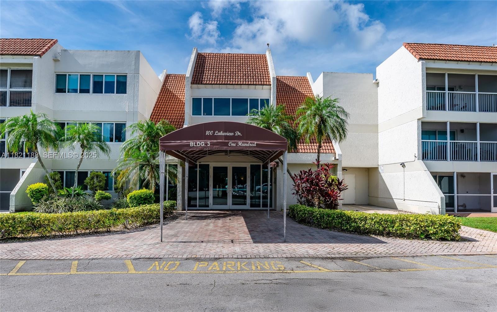 100 Lakeview Drive 317, Weston, FL 33326