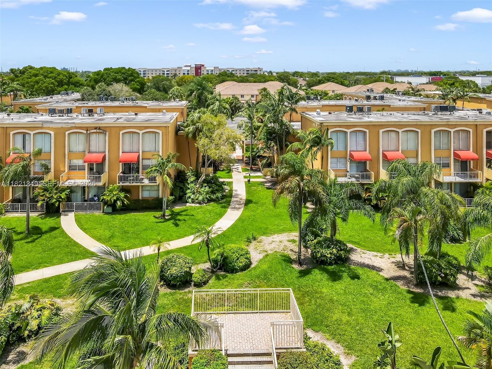 17901 NW 68th Avenue Q102, Hialeah, FL 33015