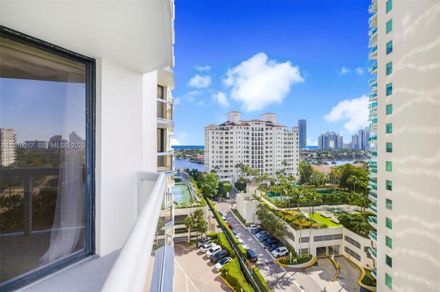 20185 E Country Club Drive 1004, Aventura, FL 33180