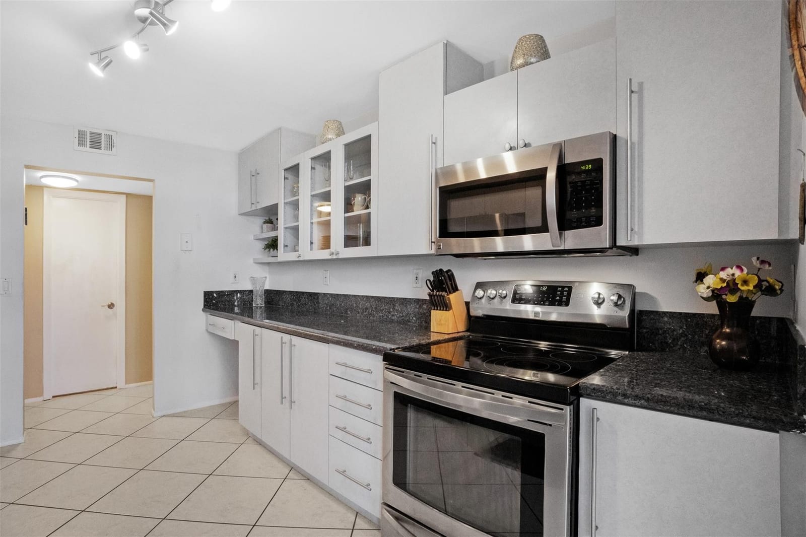 200 Leslie Drive 915, Hallandale Beach, FL 33009 photo 4