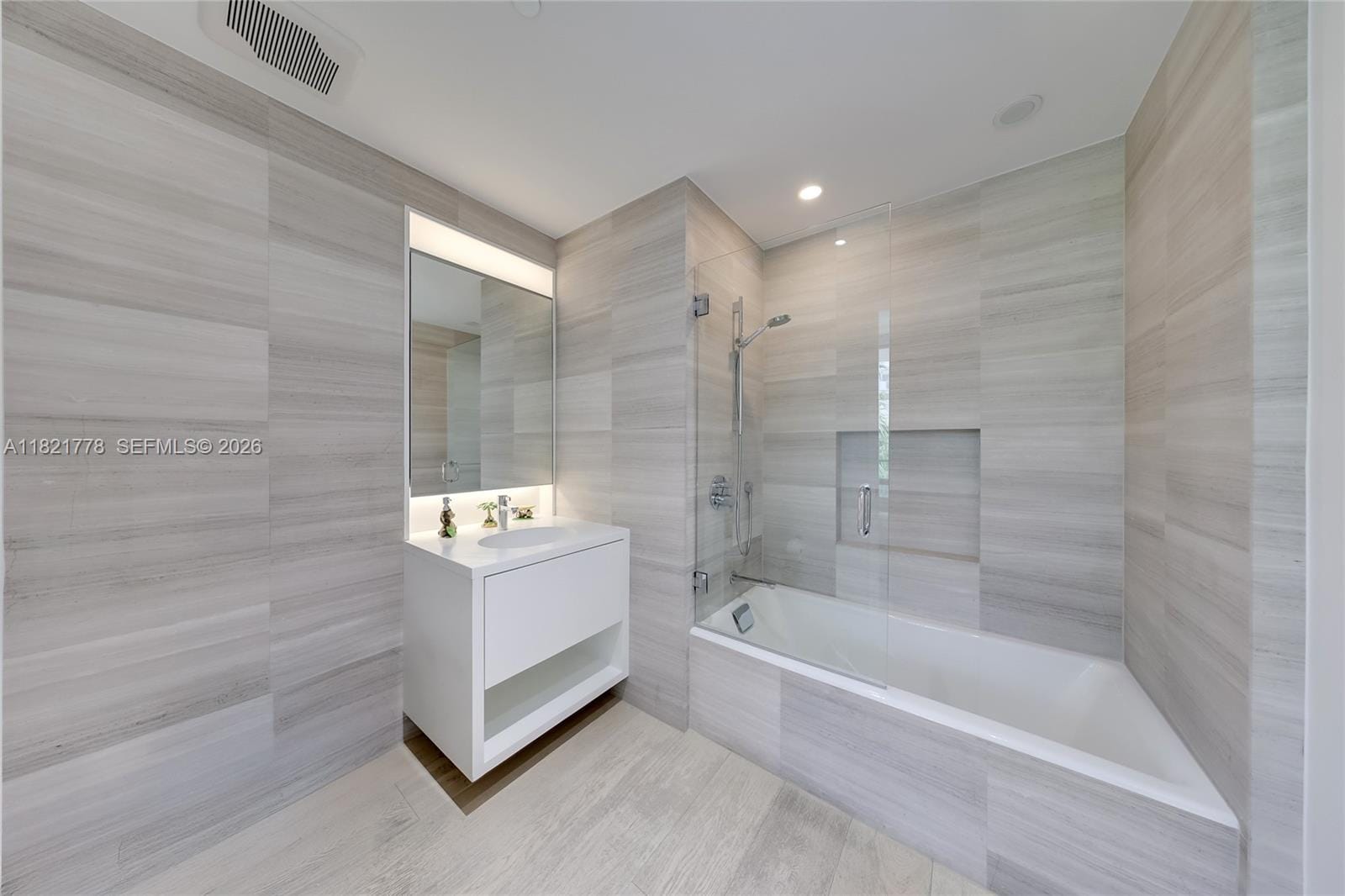 300 Collins Avenue 3D — photo 11