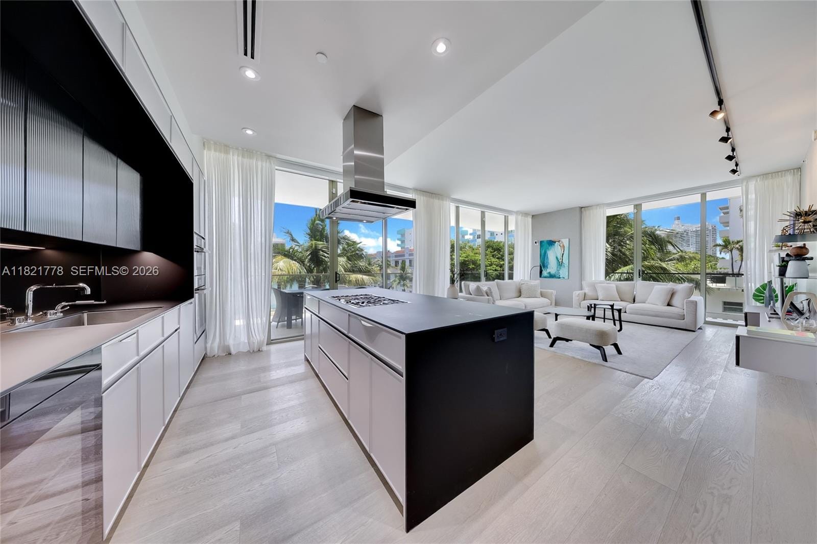 300 Collins Avenue 3D — photo 3