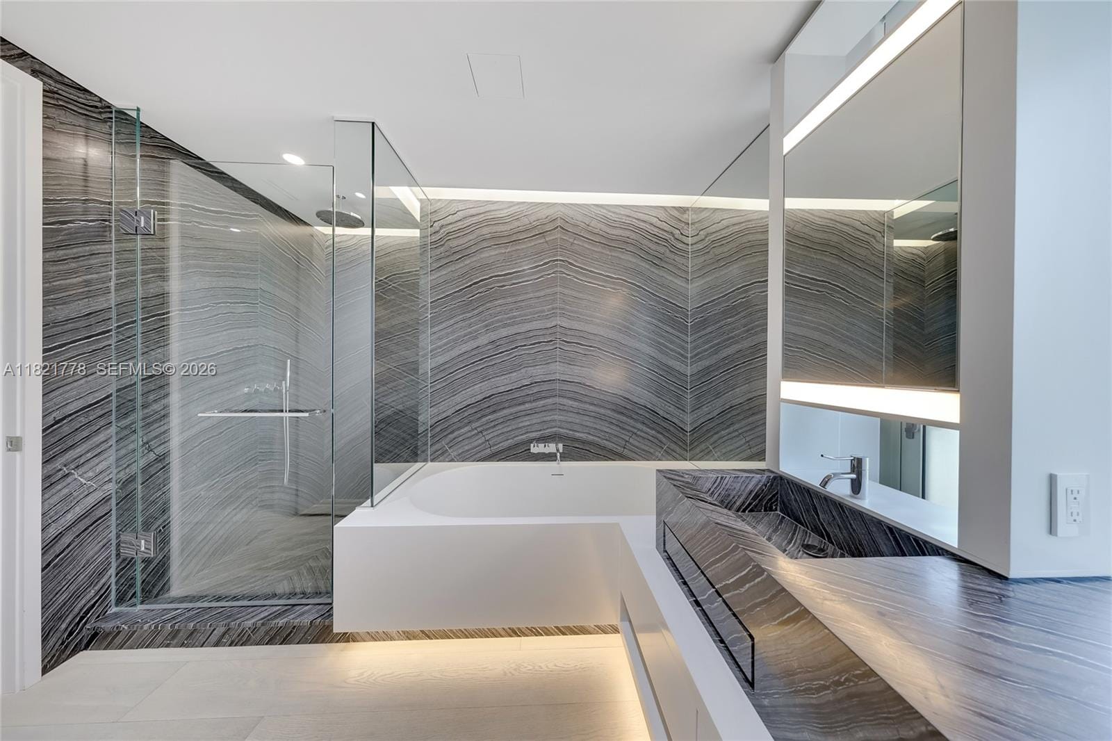 300 Collins Avenue 3D — photo 8