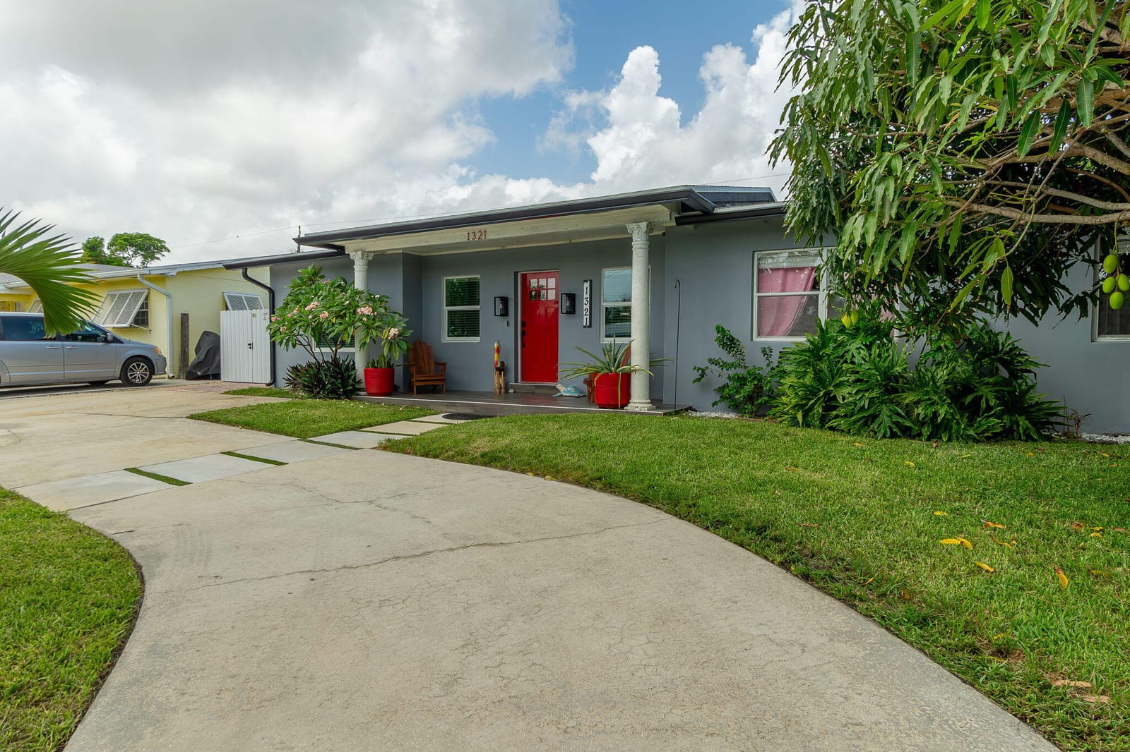 1321 W Mango Street — photo 3