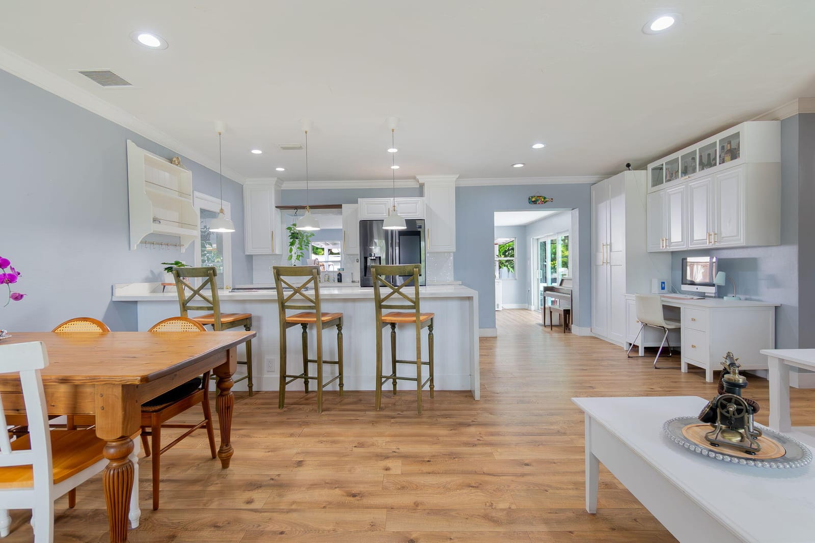 1321 W Mango Street — photo 6