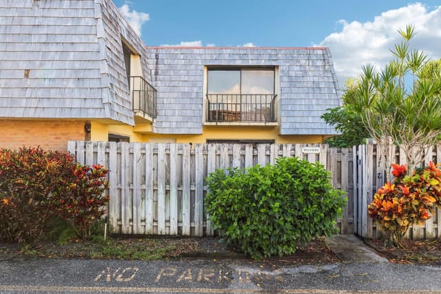 172 Lake Arbor Drive, sold in Lakewood, Palm Springs, FL