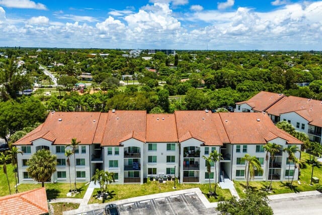 1109 Villa Circle, Boynton Beach, FL 33435