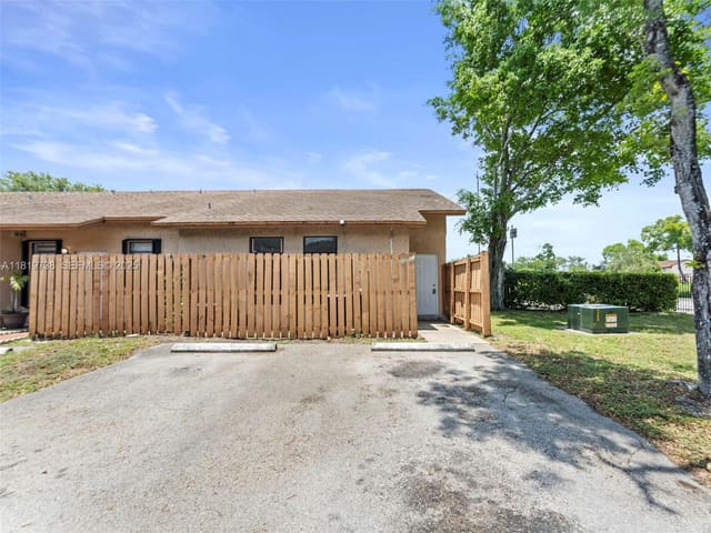 6703 NW 192nd Terrace, Hialeah, FL 33015