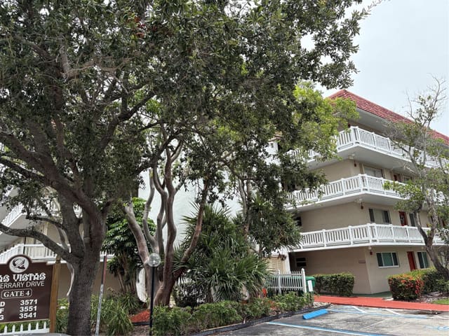 3571 Inverrary Drive 209, Inverrary, Lauderhill, FL