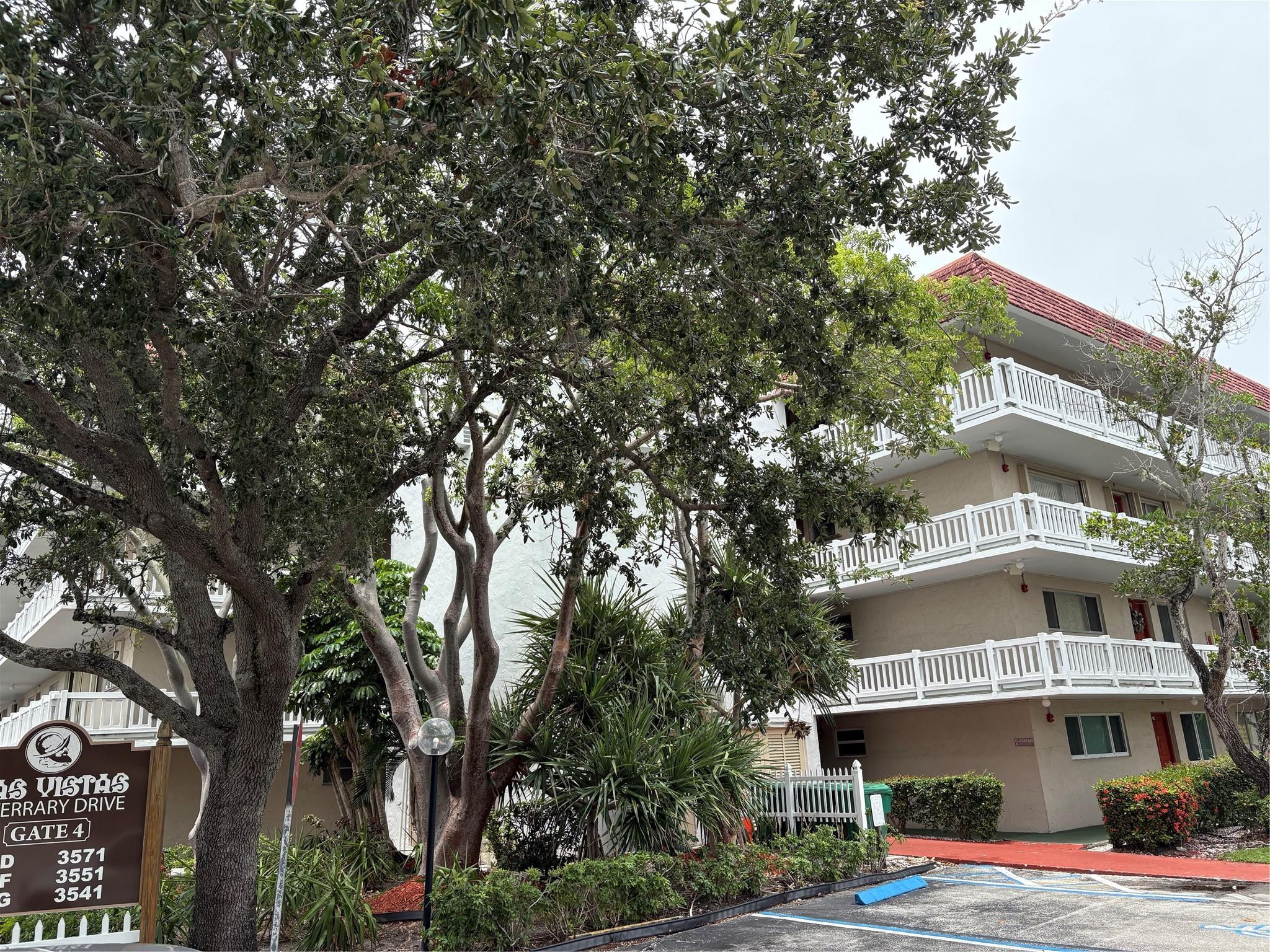 3571 Inverrary Drive 209, Lauderhill, FL 33319, Lauderhill