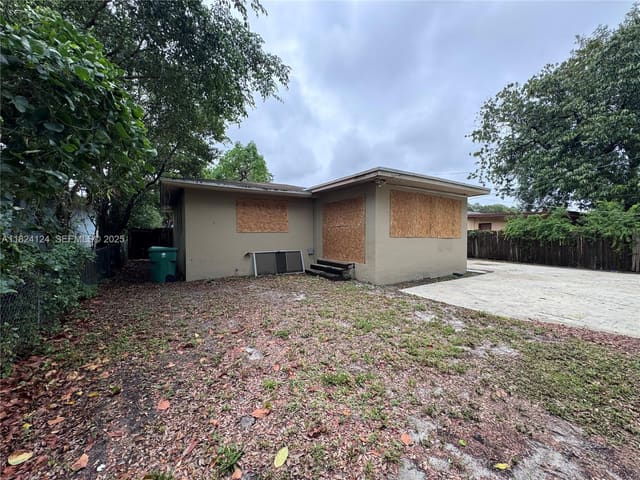 535 NE 162nd Street, sold in Fulford Highlands 1st, Miami, FL