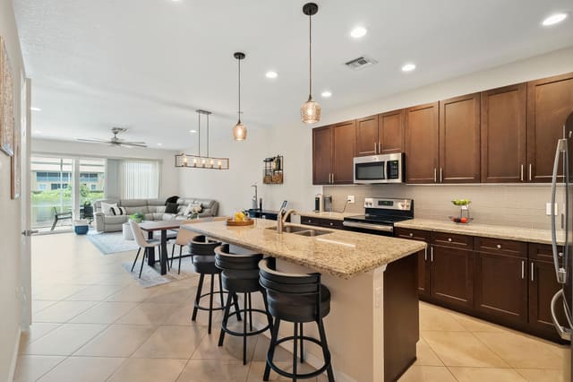 524 SW Glen Crest Way, sold in River Glen, Stuart, FL
